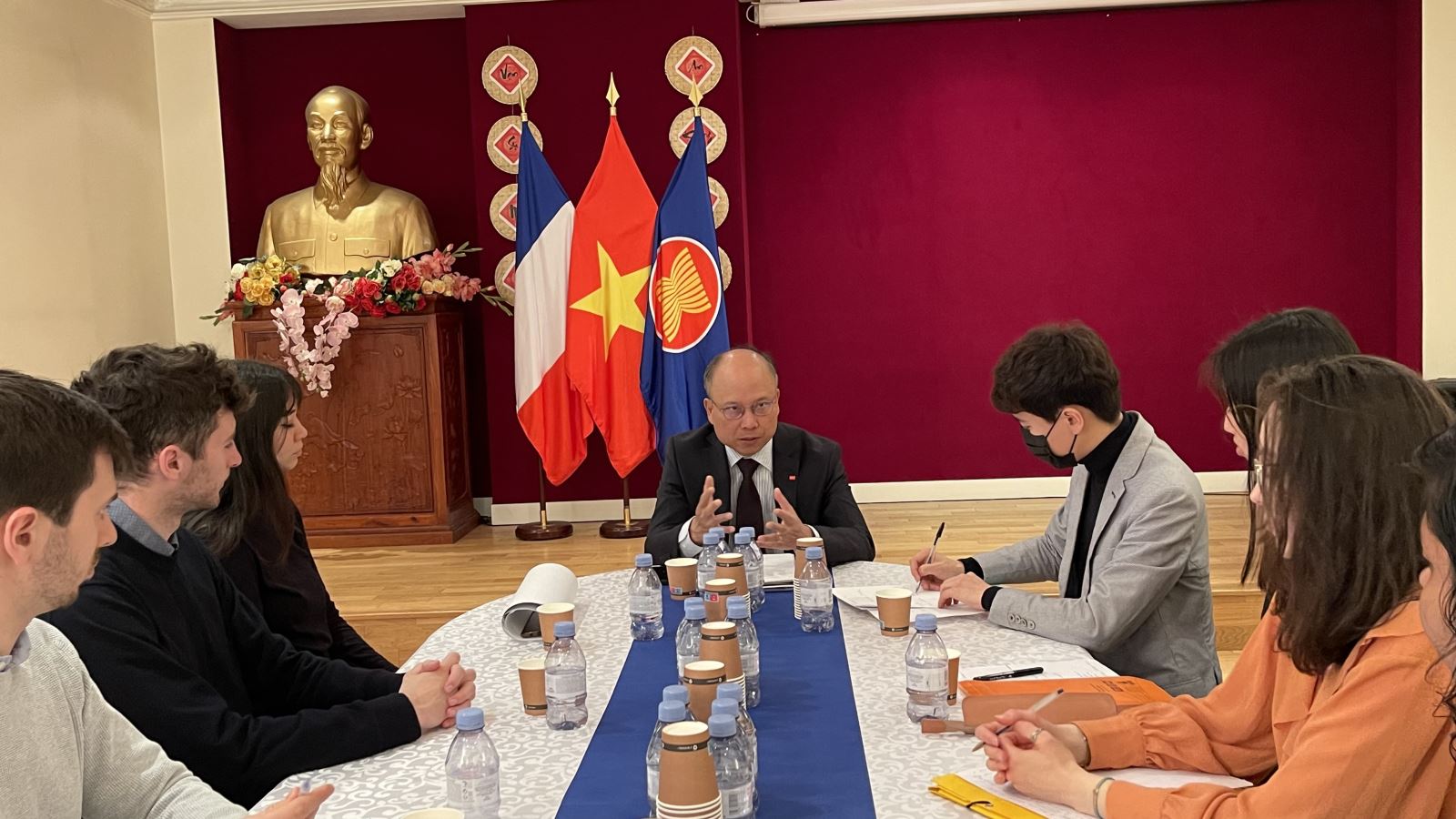 Des étudiants en sciences politiques découvrent les relations Vietnam - France et Vietnam - UE